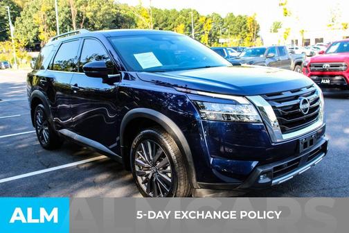 2022 Nissan Pathfinder SL