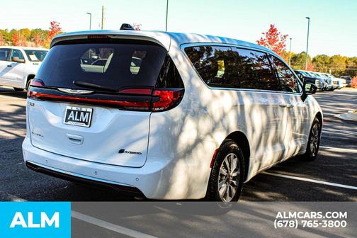 2024 Chrysler Pacifica Hybrid Select