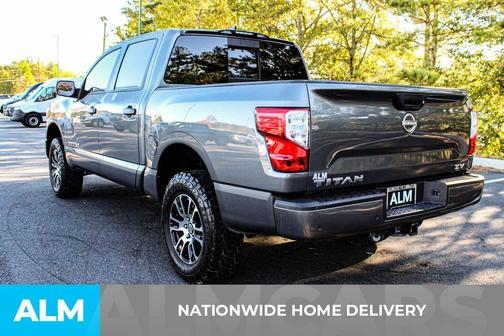 2023 Nissan Titan SV