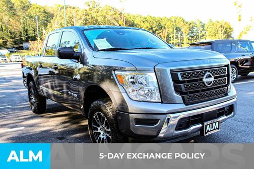 2023 Nissan Titan SV