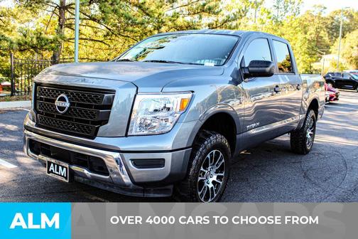 2023 Nissan Titan SV
