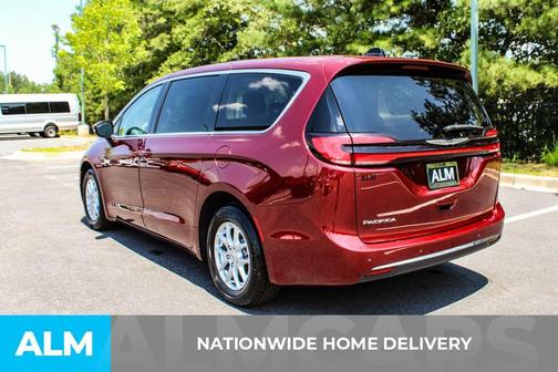 2023 Chrysler Pacifica Touring-L
