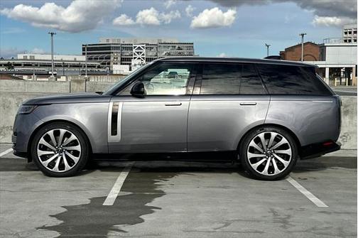 2025 Land Rover Range Rover P615 SV