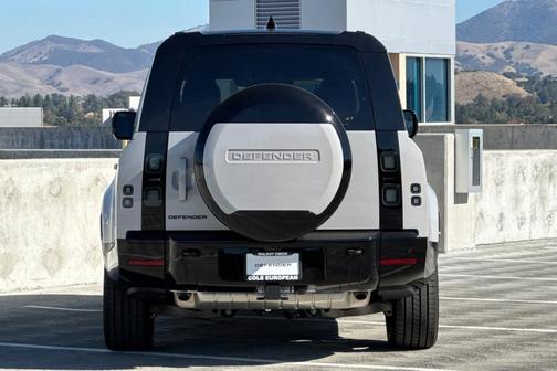 2026 Land Rover Defender X-Dynamic SE