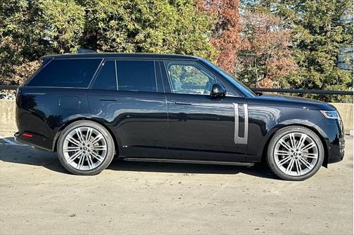 2025 Land Rover Range Rover P530 SE