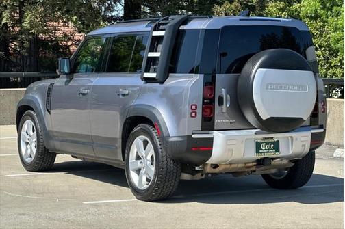 2022 Land Rover Defender 110 SE