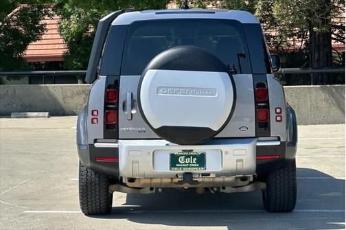 2022 Land Rover Defender 110 SE