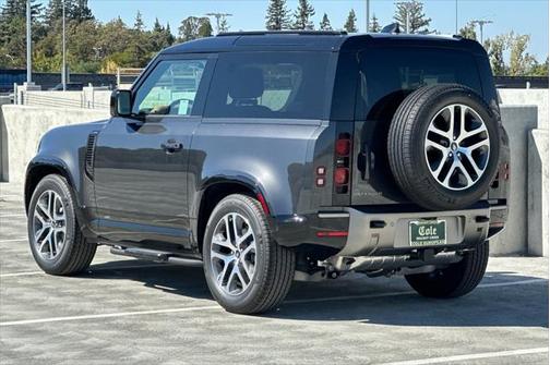 2024 Land Rover Defender P400 X-Dynamic SE