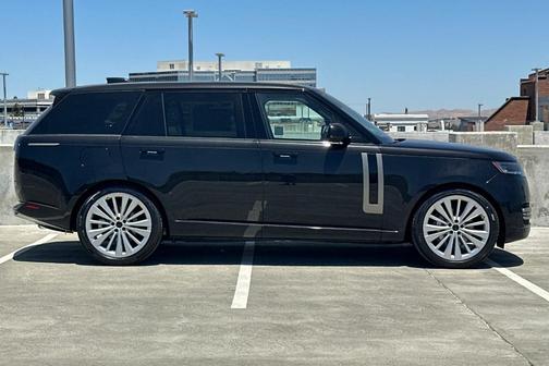 Santorini Black 2026 Land Rover Range Rover P400 SE 7 Seat