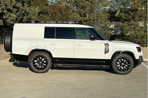 2024 Land Rover Defender P400 Outbound