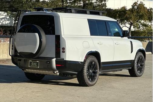 2024 Land Rover Defender P400 Outbound