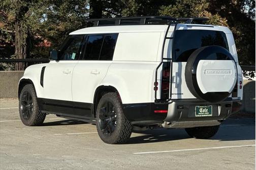 2024 Land Rover Defender P400 Outbound