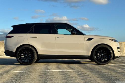 2025 Land Rover Range Rover Sport P360 SE