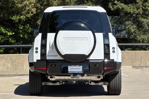 Fuji White 2026 Land Rover Defender P400 X-Dynamic SE