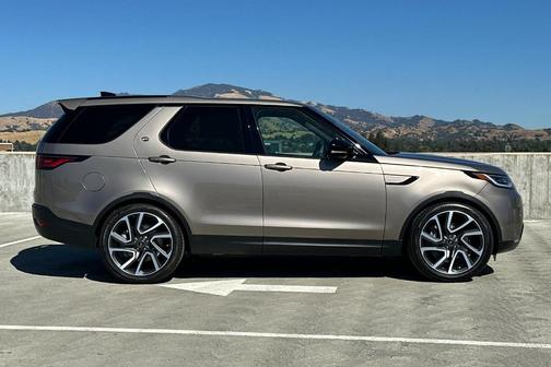 2025 Land Rover Discovery P300 S