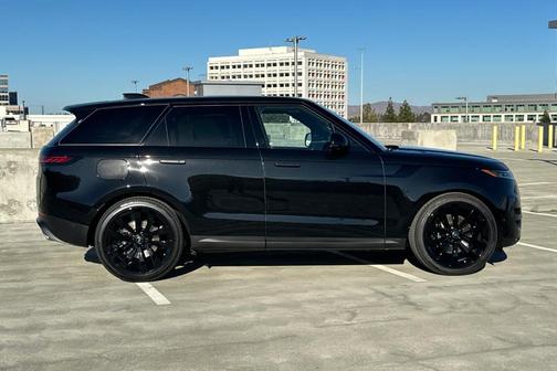 2025 Land Rover Range Rover Sport P360 SE