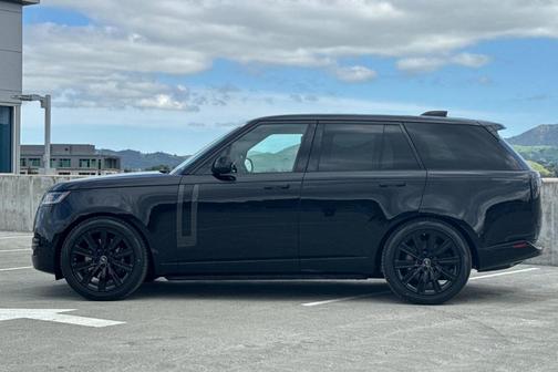 2025 Land Rover Range Rover P530 SE