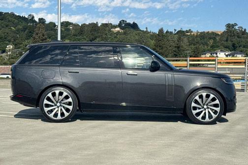 2025 Land Rover Range Rover P530 SE 7 Seat