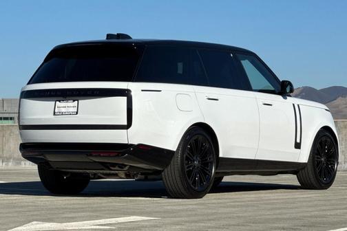 2025 Land Rover Range Rover P530 SE 7 Seat