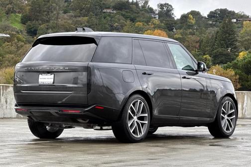2025 Land Rover Range Rover P400 SE 7 Seat