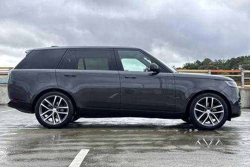 2025 Land Rover Range Rover P400 SE 7 Seat