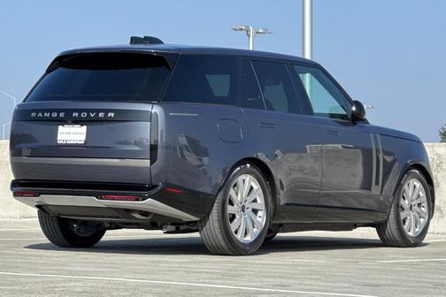 2026 Land Rover Range Rover P550e SE