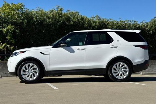 2024 Land Rover Discovery P300 S