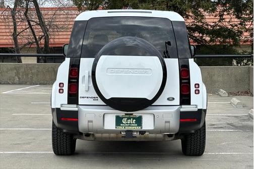 2023 Land Rover Defender SE