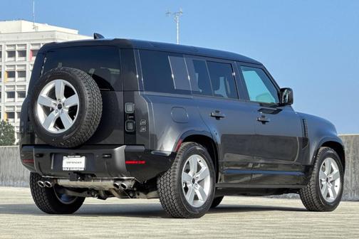 2026 Land Rover Defender X-DYNAMIC SE