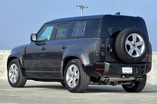 2026 Land Rover Defender X-DYNAMIC SE