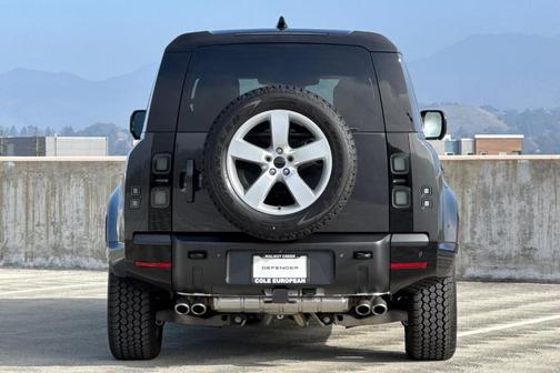 2026 Land Rover Defender P500 X-Dynamic SE