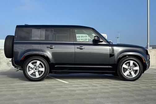 2026 Land Rover Defender P500 X-Dynamic SE