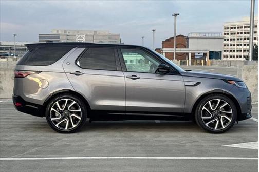 2025 Land Rover Discovery P360 Dynamic SE