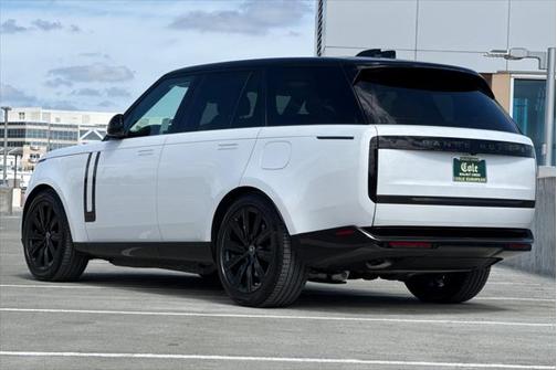 2025 Land Rover Range Rover P550e SE