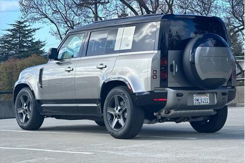 2024 Land Rover Defender P400 X-Dynamic SE
