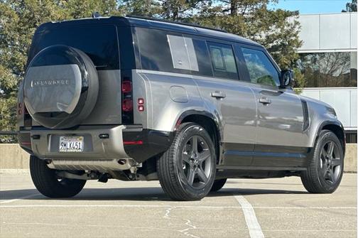 2024 Land Rover Defender P400 X-Dynamic SE