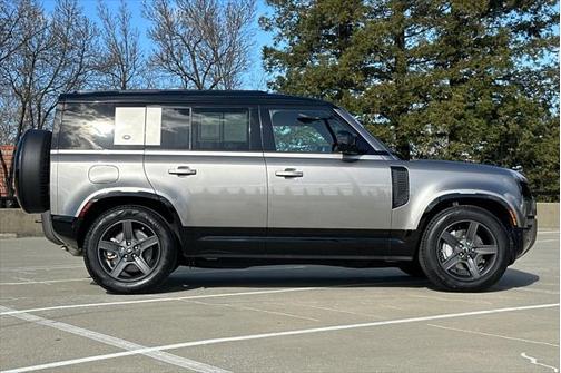2024 Land Rover Defender P400 X-Dynamic SE