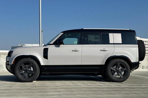 2026 Land Rover Defender 110 X-Dynamic SE