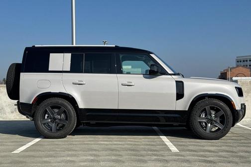 2026 Land Rover Defender 110 X-Dynamic SE