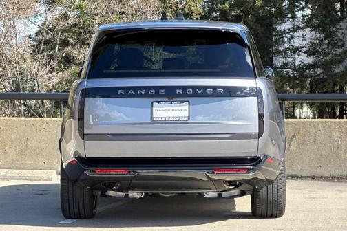 2026 Land Rover Range Rover P550e SE