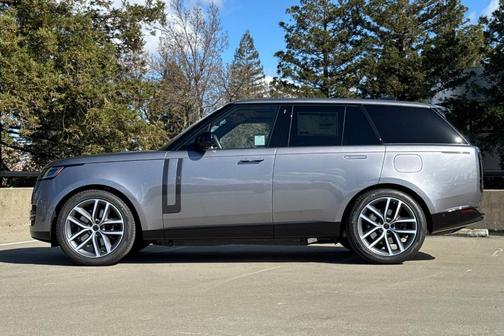 2026 Land Rover Range Rover P550e SE