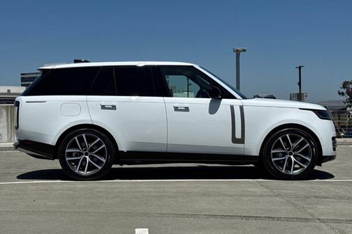 Fuji White 2026 Land Rover Range Rover P400 SE