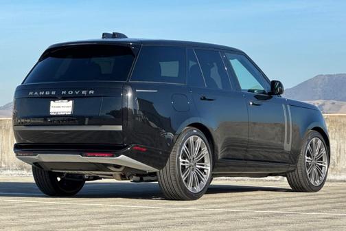 2025 Land Rover Range Rover P400 SE