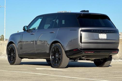 2025 Land Rover Range Rover P400 SE 7 Seat