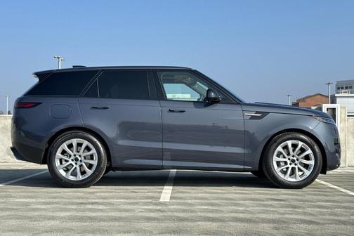 2026 Land Rover Range Rover Sport SE