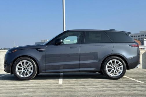 2026 Land Rover Range Rover Sport SE