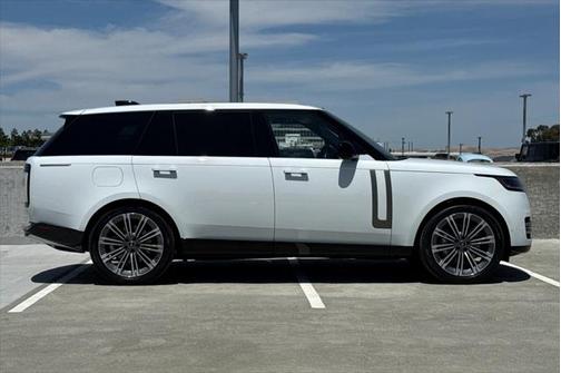2025 Land Rover Range Rover P530 SE 7 Seat