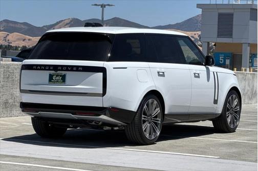 2025 Land Rover Range Rover P530 SE 7 Seat