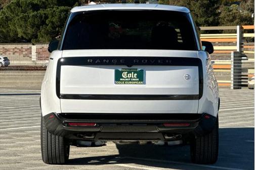 2025 Land Rover Range Rover P615 SV