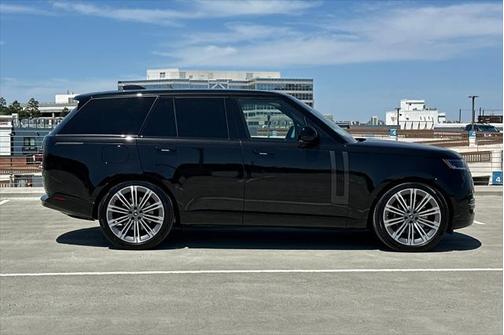 2025 Land Rover Range Rover P530 SE